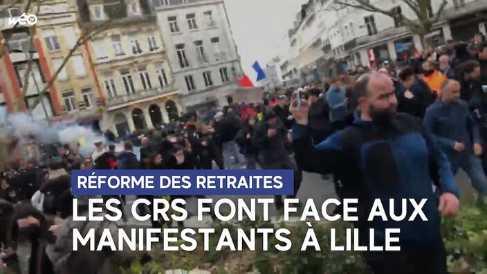 À Lille, les CRS face aux manifestants